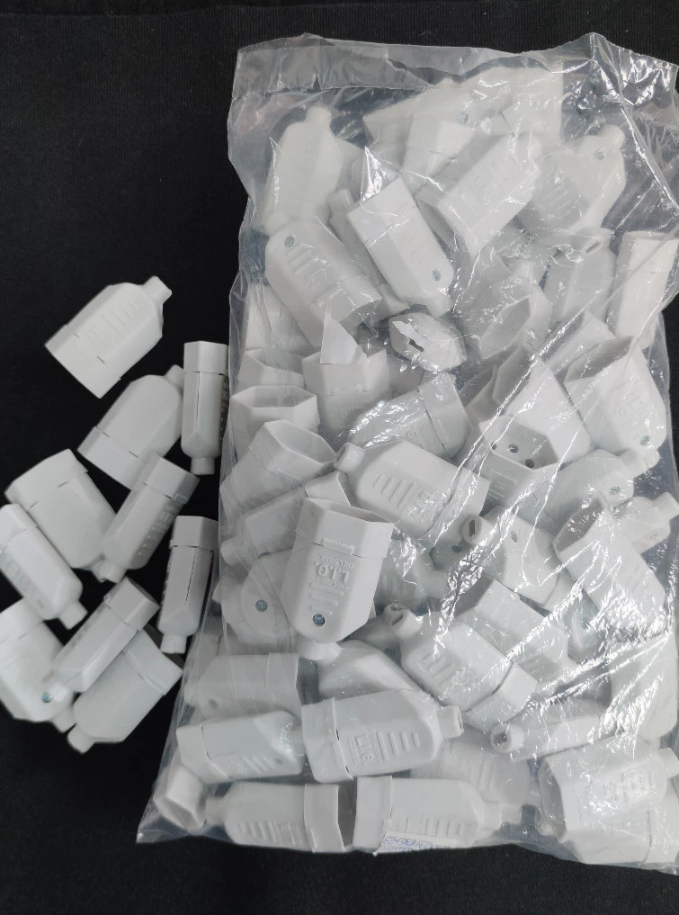 Kit 100 Plug Tomada Fêmea 3P 10A 20A Angular NBR Atacado Revenda