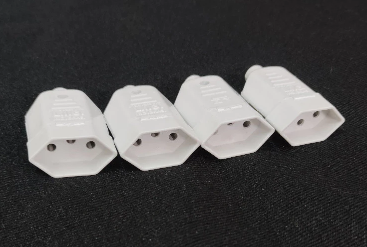 Plug Tomada Fêmea 3P 10A 20A NBR 14136 Angular Cobre Bivolt